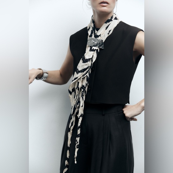 ZARA Plaque Hotel Resort Malibu Silver Brooch - Picture 1 of 8